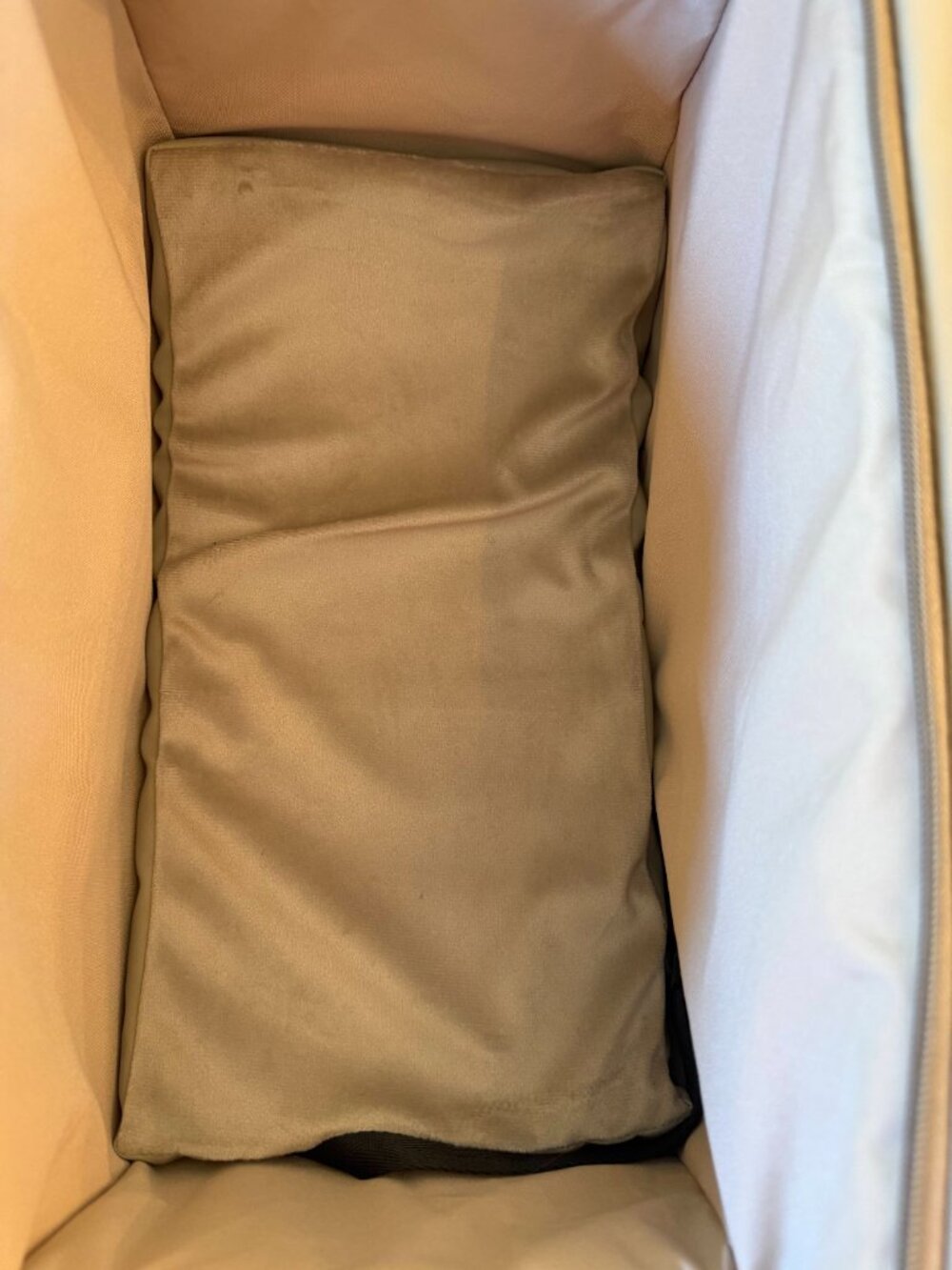 NWOT - FunnyFuzzy Deluxe Faux Leather Center Console Pet Car Seat and Carrier - Picture 10 of 10